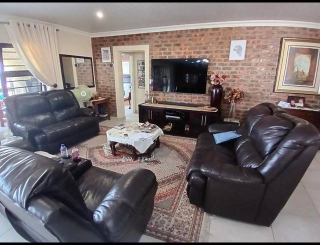 3 BEDROOM HOUSE FOR SALE IN STILBAAI-WES